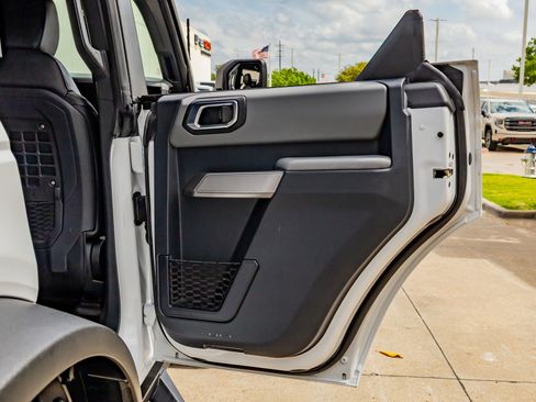 Used 2022 Ford Bronco Black Diamond w/ Sasquatch Package image 39