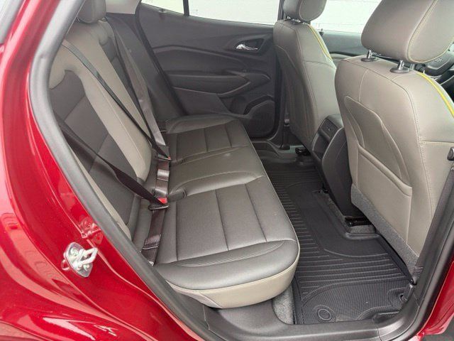 Used 2024 Chevrolet Trax ACTIV w/ Sunroof Package FWD image 12