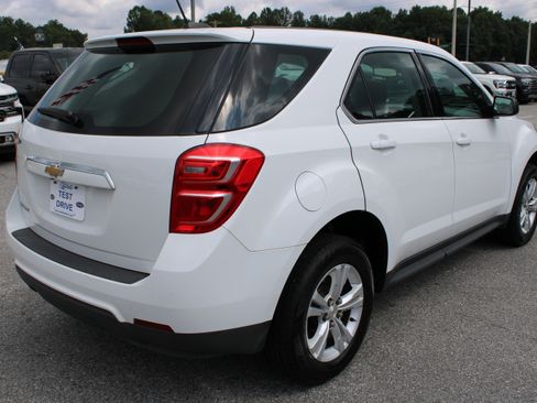 Used 2017 Chevrolet Equinox LS FWD image 6