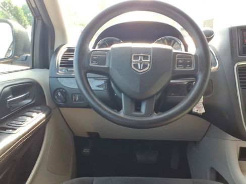 Used 2014 Dodge Grand Caravan SXT FWD image 5
