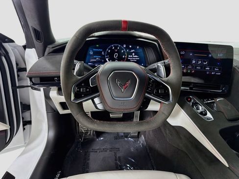 Used 2023 Chevrolet Corvette Stingray Premium Conv w/ Z51 Performance Package RWD image 22