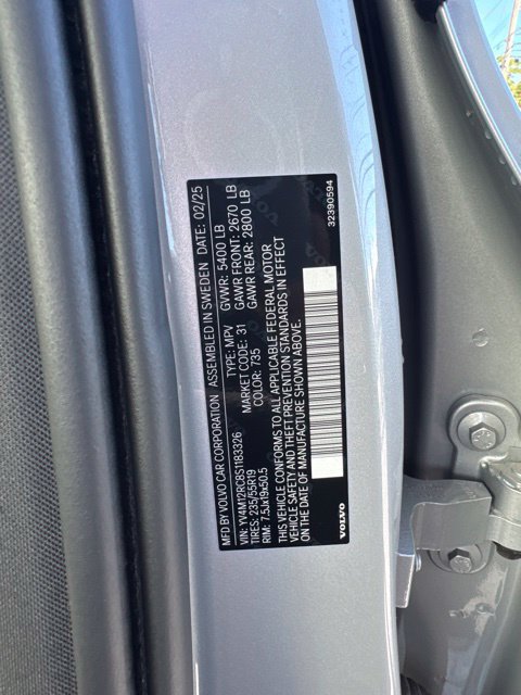 Certified 2025 Volvo XC60 B5 Plus AWD/4WD image 28
