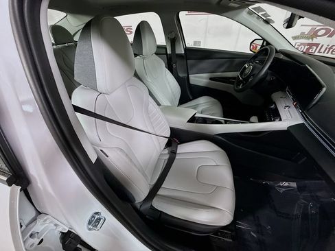 Certified 2025 Hyundai Elantra Limited FWD image 33