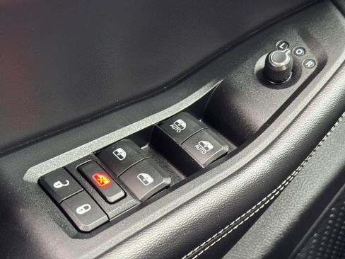 Used 2023 Jeep Grand Cherokee L Limited w/ Black Appearance Package image 23