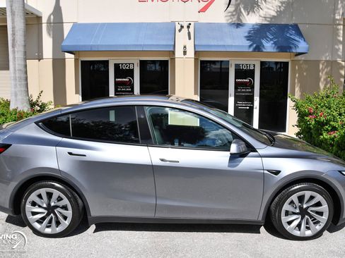 Used 2026 Tesla Model Y AWD image 7