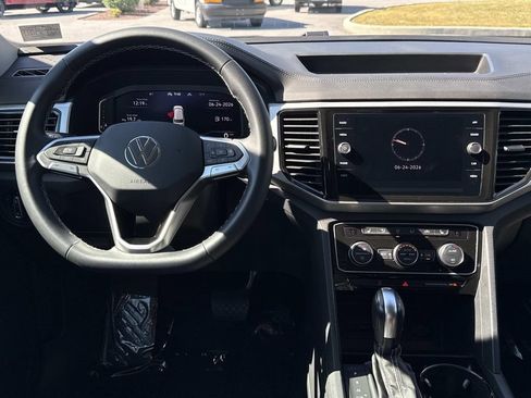 Used 2023 Volkswagen Atlas SE w/ Black Wheel Package AWD/4WD image 3