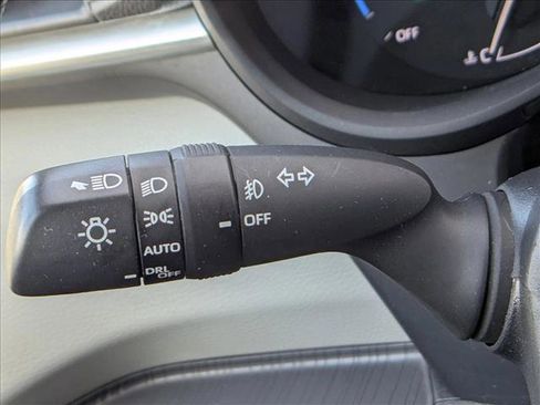 Used 2024 Toyota Sienna XLE image 28