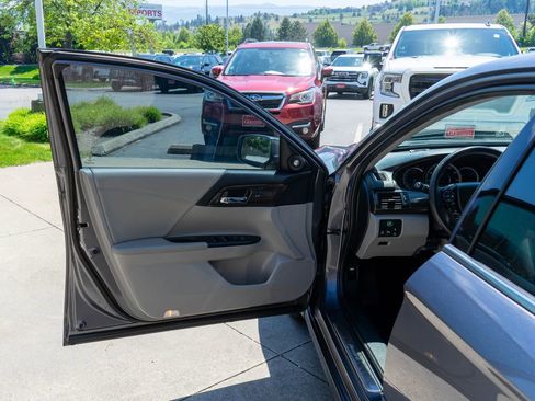 Used 2016 Honda Accord Touring image 17