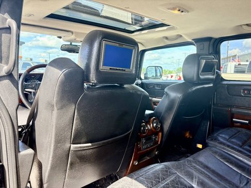 Used 2005 HUMMER H2 w/ Preferred Equipment Group AWD/4WD image 17