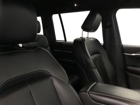 Used 2025 Jeep Grand Cherokee Limited AWD/4WD image 25