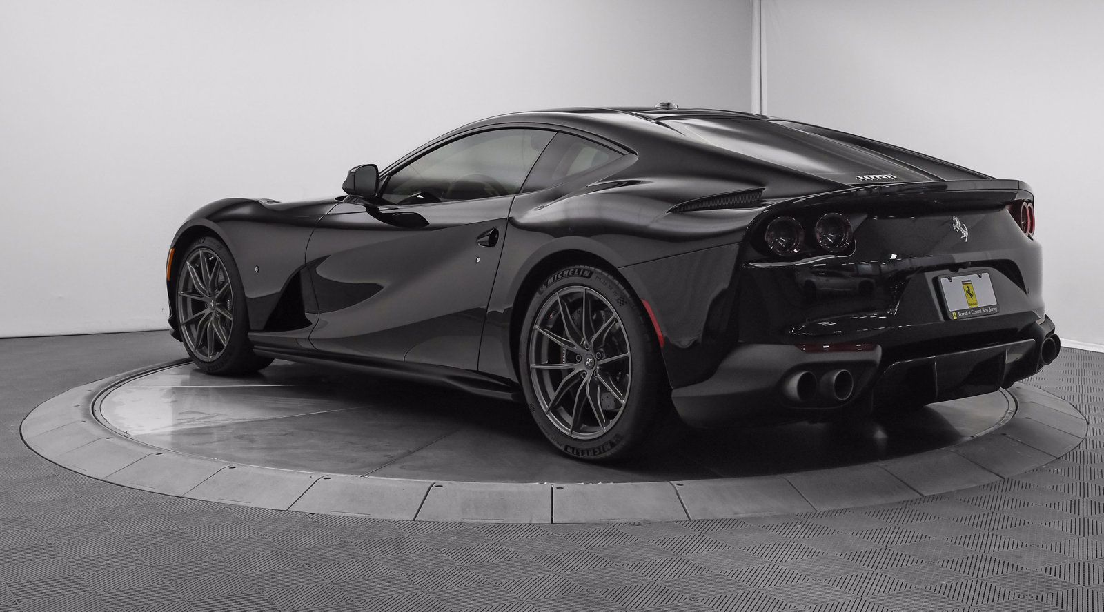 Used 2018 Ferrari 812 Superfast RWD image 5