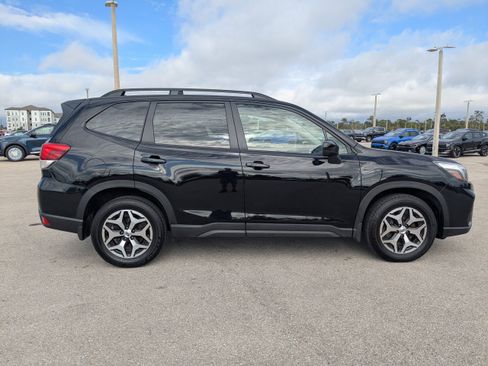 Used 2021 Subaru Forester Premium image 4