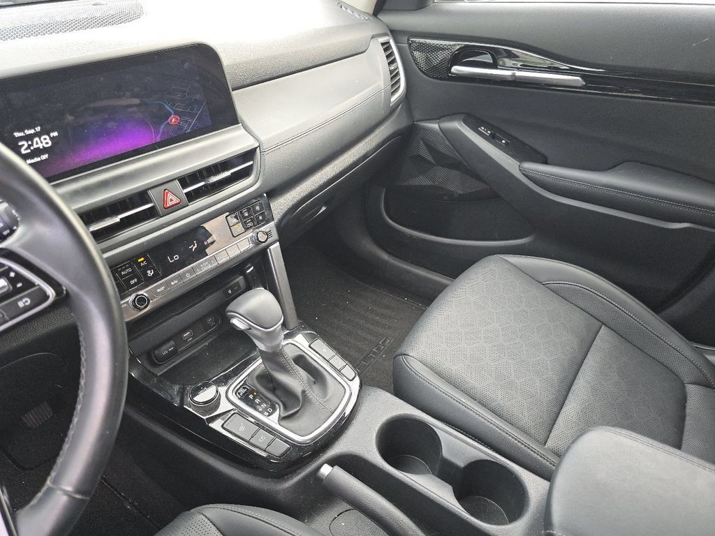 Used 2024 Kia Seltos EX FWD image 27
