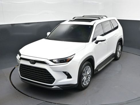 Used 2025 Toyota Grand Highlander AWD image 31
