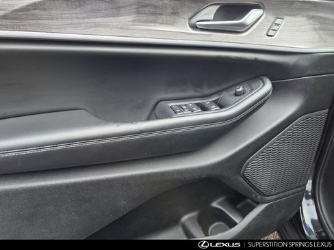 Used 2023 Jeep Grand Cherokee L Limited w/ Black Appearance Package image 11