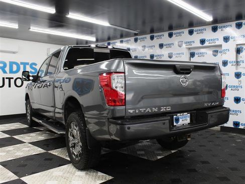 Used 2018 Nissan Titan SV w/ SV Convenience Package image 2