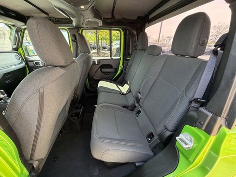 Used 2025 Jeep Gladiator Willys image 18