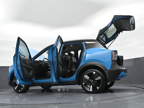 Certified 2025 Nissan Kicks SR FWD image 48