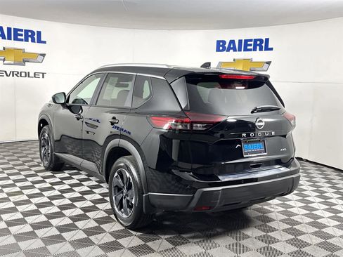 Used 2026 Nissan Rogue SV w/ SV Premium Package image 3