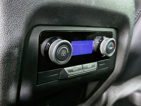 Used 2025 Buick Enclave Preferred FWD image 27