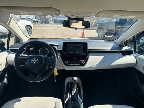 Used 2022 Toyota Corolla LE image 10