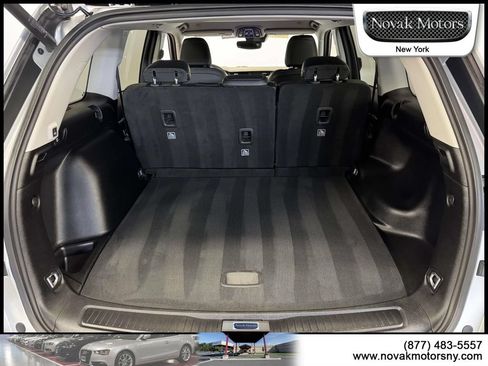 Used 2023 Jeep Grand Cherokee Limited AWD/4WD image 12