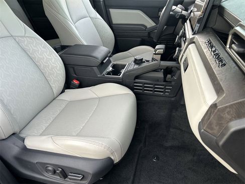 Used 2025 Toyota Tacoma Limited image 4