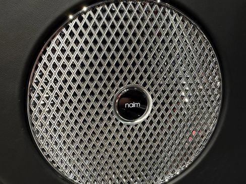 Used 2022 Bentley Bentayga AWD/4WD image 37