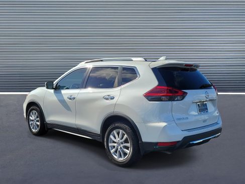 Used 2018 Nissan Rogue SV FWD image 4