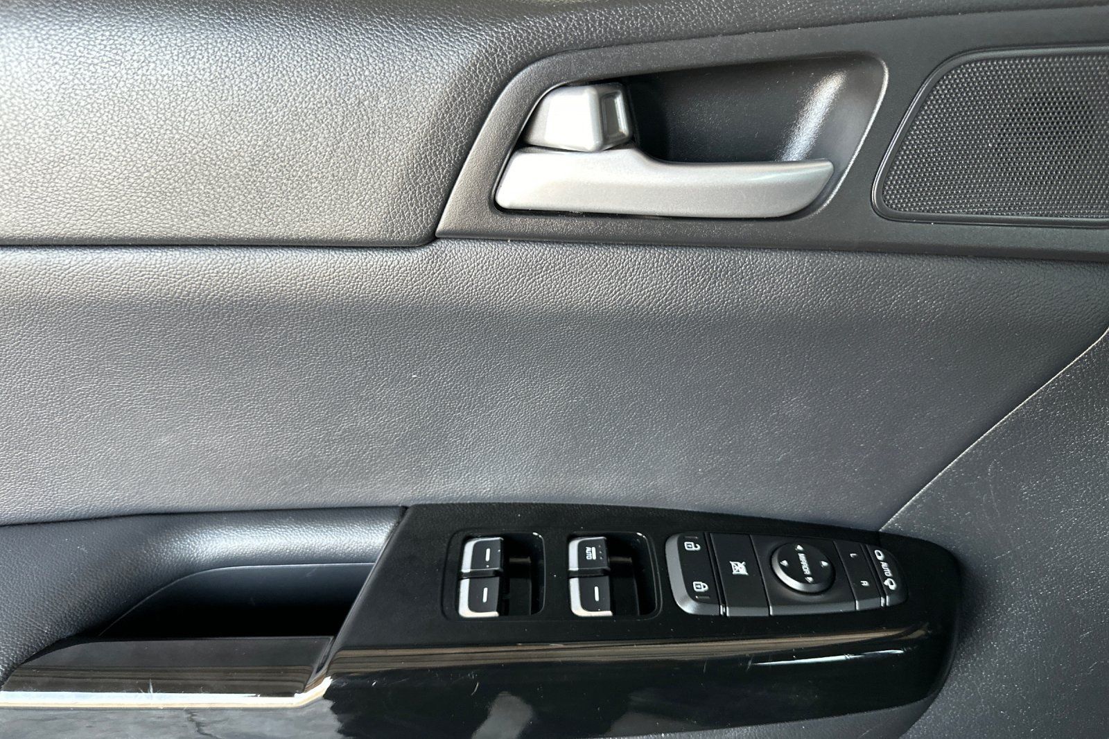 Used 2021 Kia Sportage EX AWD/4WD image 11