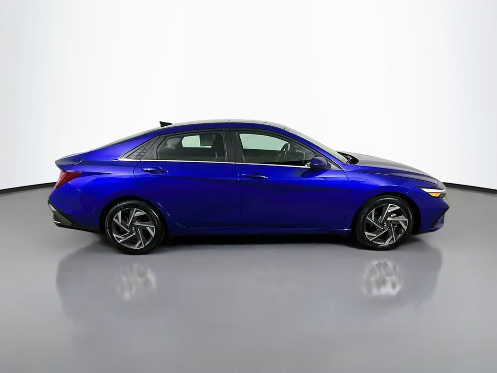 Used 2025 Hyundai Elantra SEL FWD image 7
