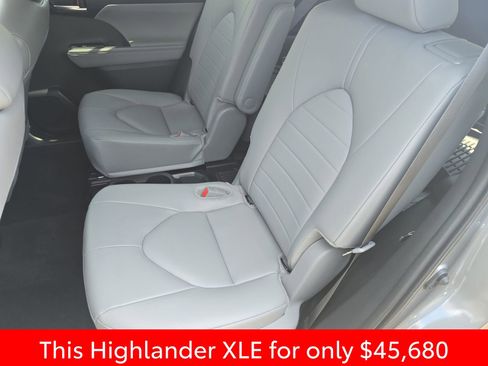 Used 2025 Toyota Highlander XLE AWD/4WD image 22