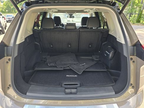 Certified 2025 Nissan Rogue SL w/ Tech Package FWD image 26