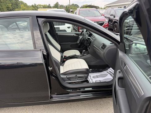 Used 2016 Volkswagen Jetta Sport FWD image 13
