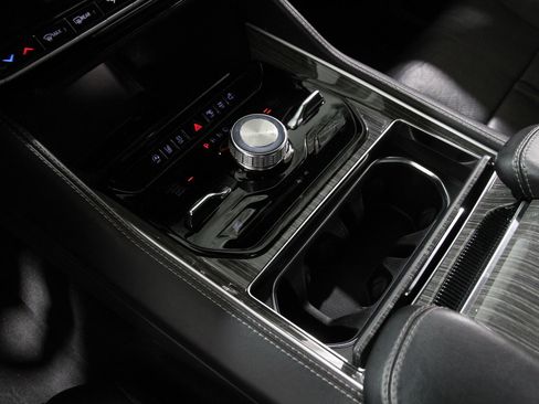 Used 2022 Jeep Wagoneer Series III w/ Premium Group I image 16