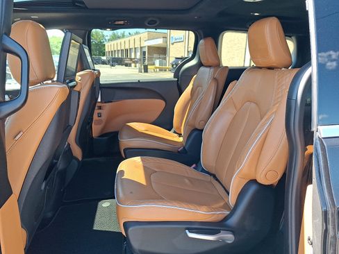 Used 2022 Chrysler Pacifica Pinnacle AWD/4WD image 11