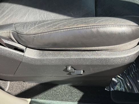 Used 2011 Chrysler Town & Country Limited FWD image 18