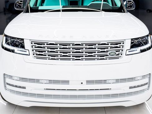 Used 2026 Land Rover Range Rover Long Wheelbase SE image 9