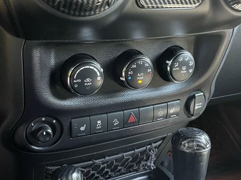 Used 2017 Jeep Wrangler Unlimited Rubicon w/ Connectivity Group image 12