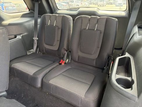 Used 2019 Ford Explorer XLT image 13