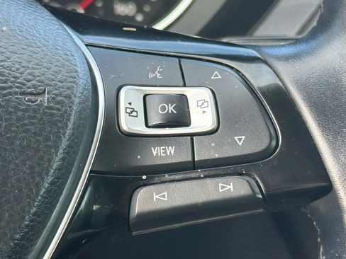 Used 2019 Volkswagen Tiguan SE image 22