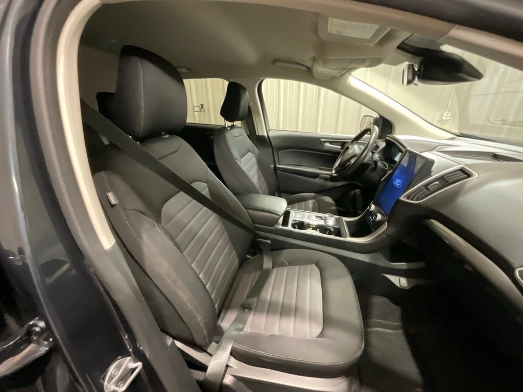 Used 2024 Ford Edge SE w/ Black Appearance Package AWD/4WD image 12