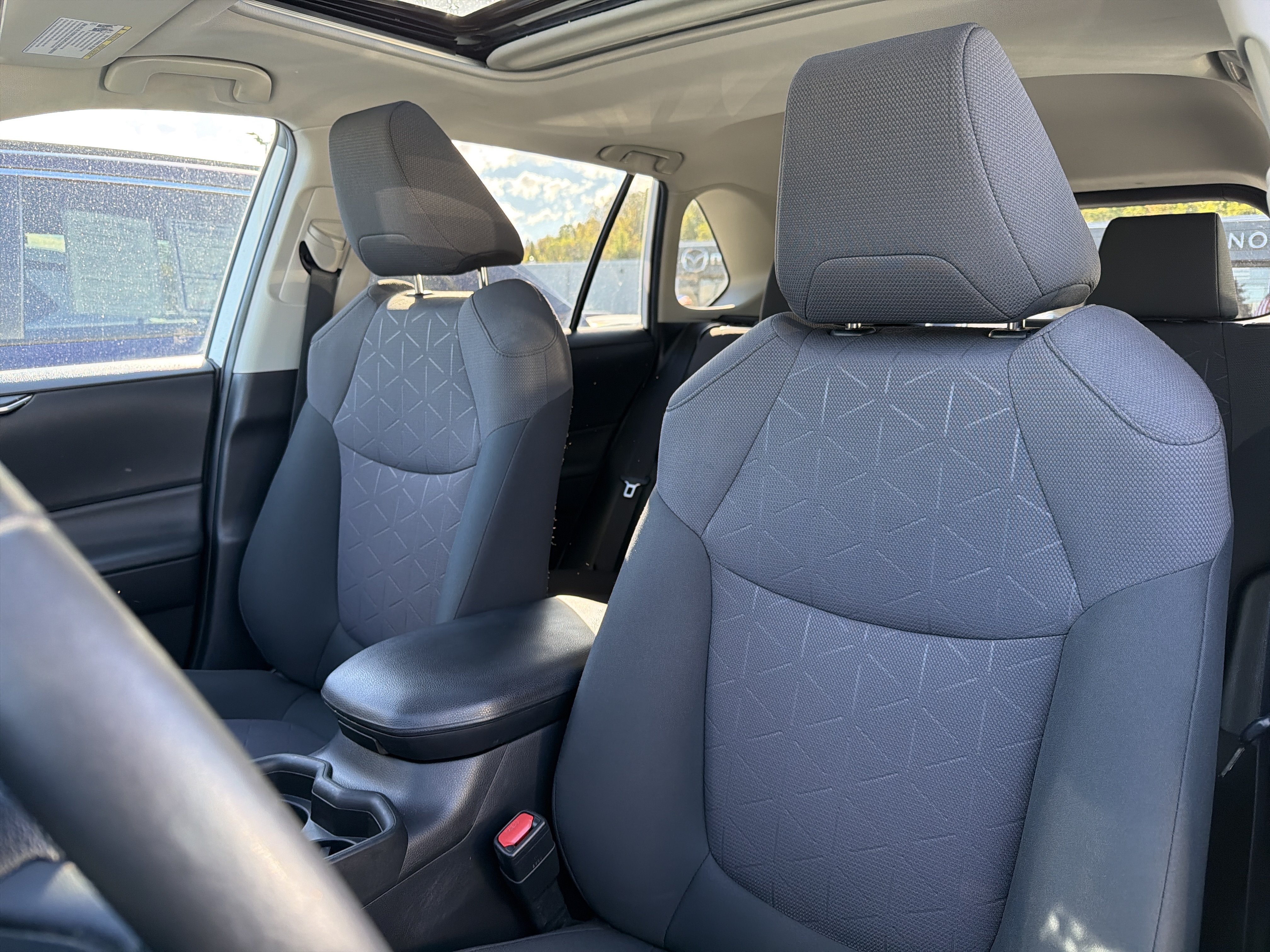 Used 2019 Toyota RAV4 XLE w/ Convenience Package AWD/4WD image 17