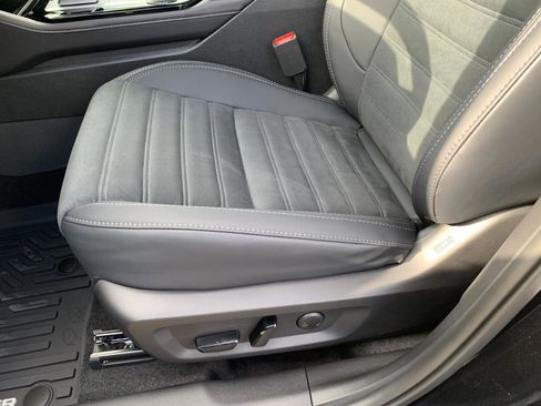 New 2025 Mitsubishi Outlander SE image 11