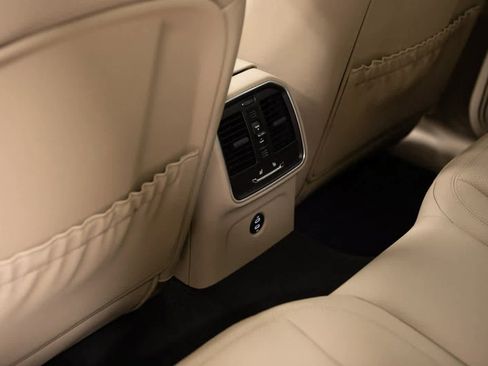 Certified 2025 Porsche Macan image 23