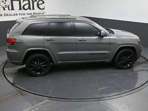 Used 2021 Jeep Grand Cherokee Laredo AWD/4WD image 38