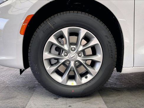 New 2026 Chrysler Pacifica Select image 14