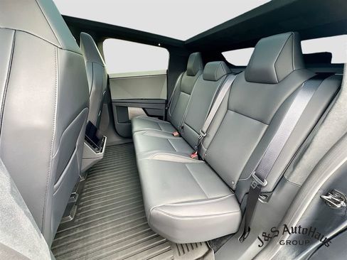 Used 2025 Tesla Cybertruck AWD Crew Cab image 27