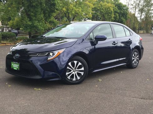 Used 2022 Toyota Corolla LE FWD image 1
