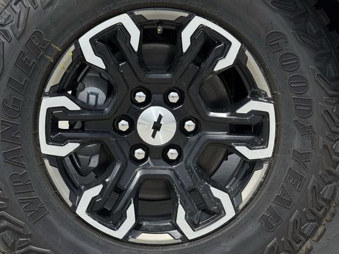 New 2026 Chevrolet Silverado 1500 ZR2 image 8